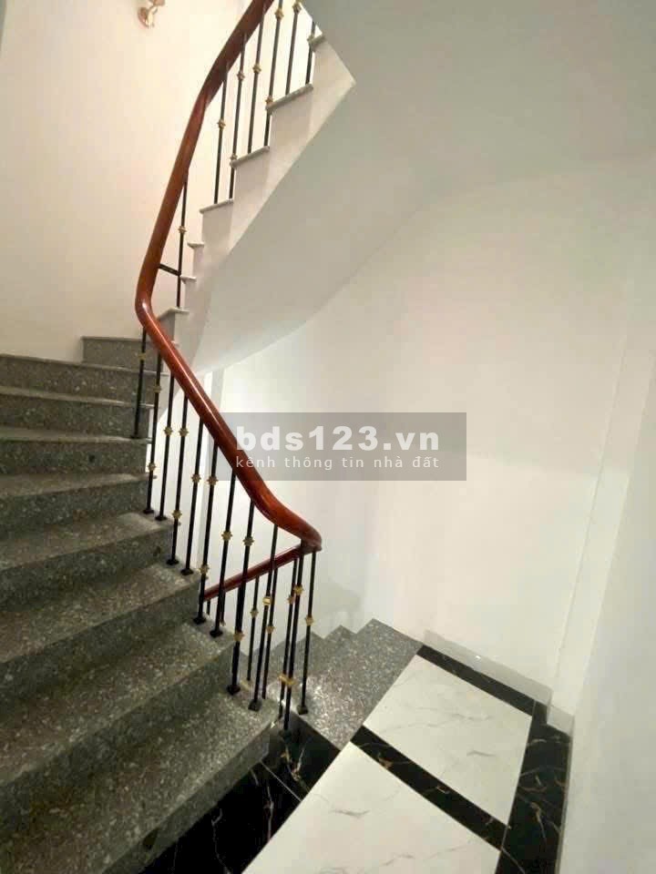 Đại Tự - Kim Chung - Ôtô Đỗ Gần - Hàng Xóm Khu Đô Thị. Dt: 30m - 5 Tầng - Lh: 0973027807