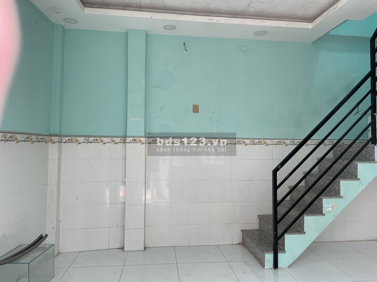 Bán gấp nhà ngay cầu Rạch Cây Khô Nhà Bè
