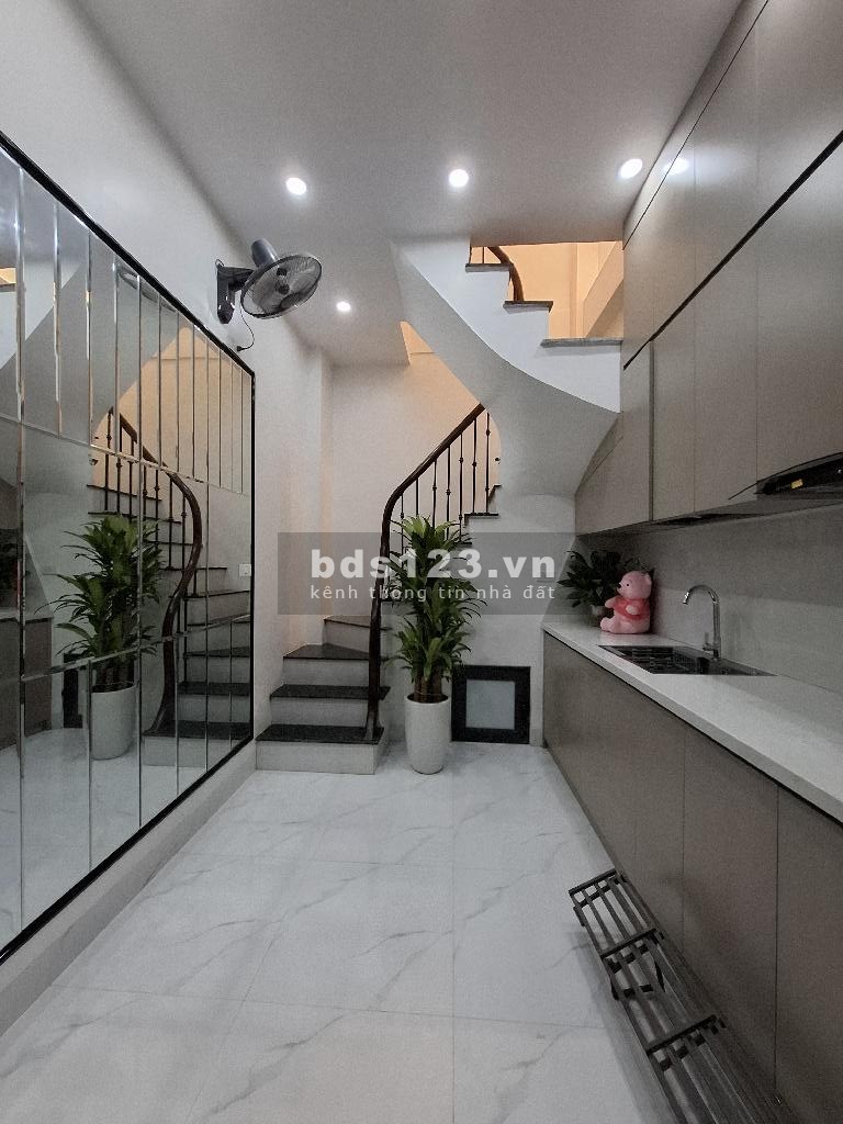 Ô Tô Tránh 5m – Cực Gần Mặt Phố – Nhà Đẹp Lung Linh – Phố Nguyễn Phong Sắc, Cầu Giấy – 4 Tầng