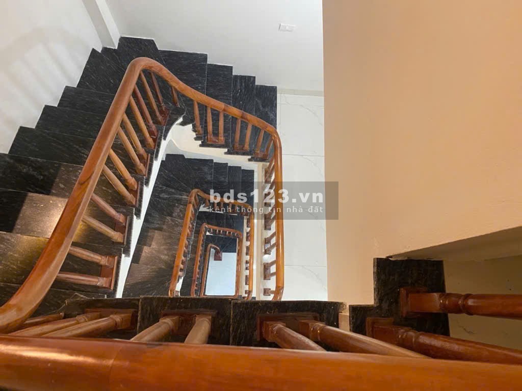 Bán nhà 5 tầng Trạm Trôi, Hoài Đức S 46m2. Giá: 5,15 tỷ
