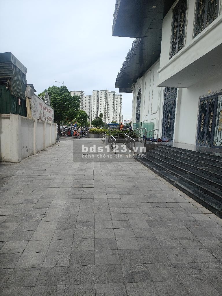 Bán shop chân đế Trần Hữu Dực giá rẻ hiếm có chỉ 2,6 tỷ