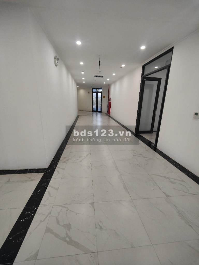 Bán shop chân đế Trần Hữu Dực giá rẻ hiếm có chỉ 2,6 tỷ
