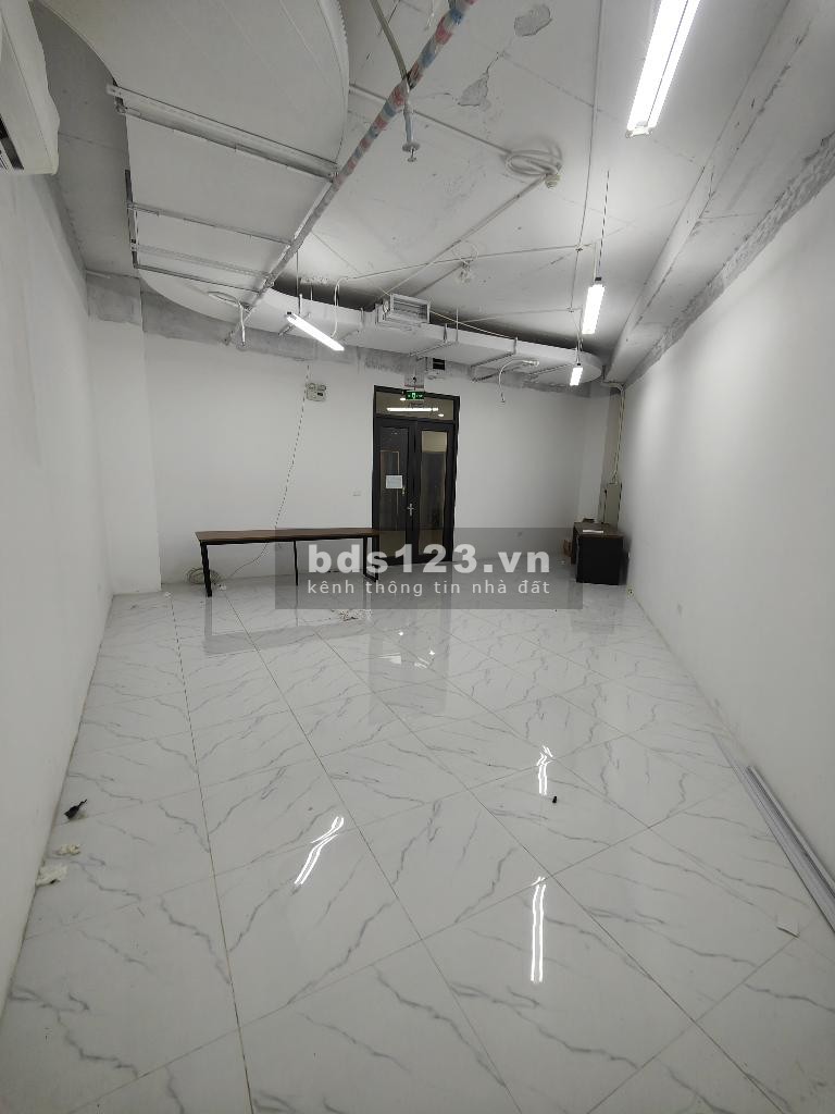 Bán shop chân đế Trần Hữu Dực giá rẻ hiếm có chỉ 2,6 tỷ