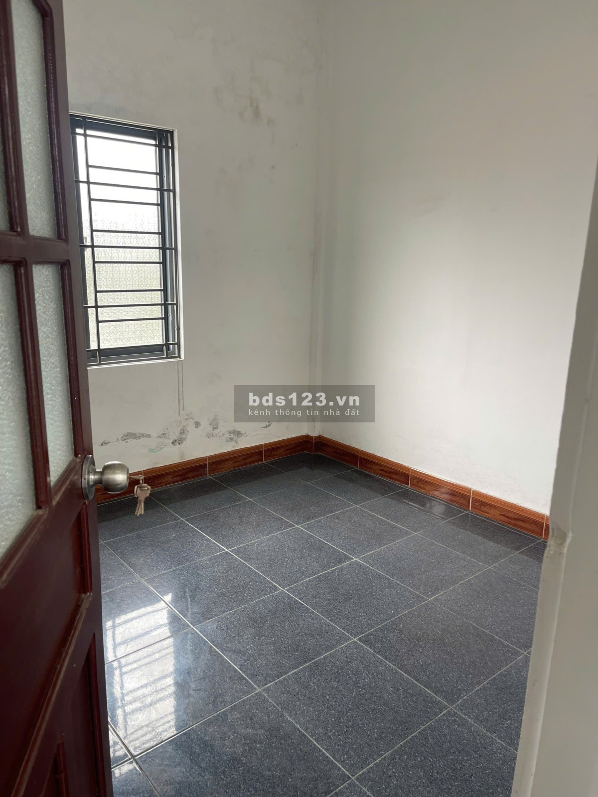CHO THUÊ - Nhà mặt tiền 139m2, 4 phòng ngủ, cao ráo ko ngập lụt