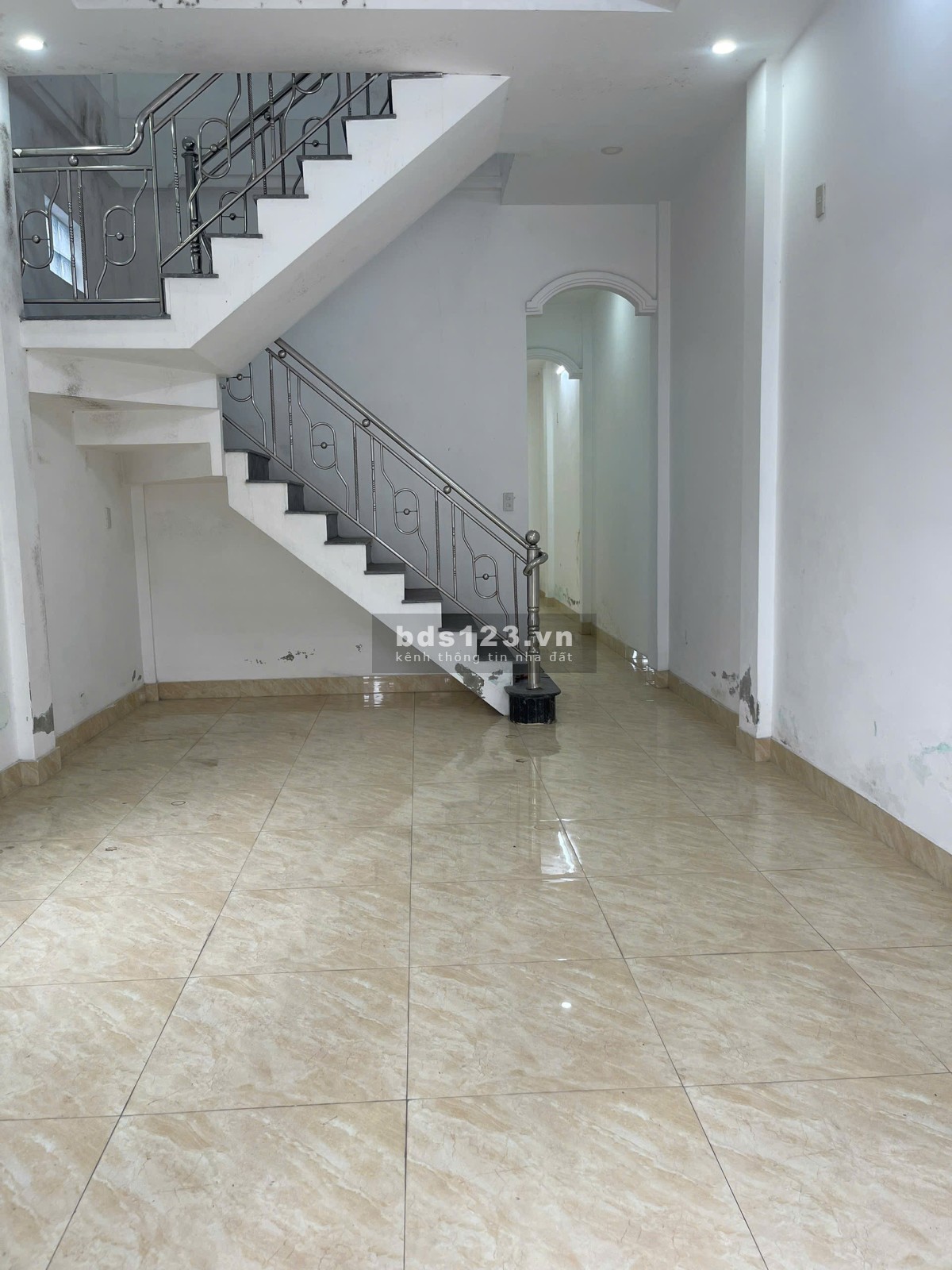 CHO THUÊ - Nhà mặt tiền 139m2, 4 phòng ngủ, cao ráo ko ngập lụt