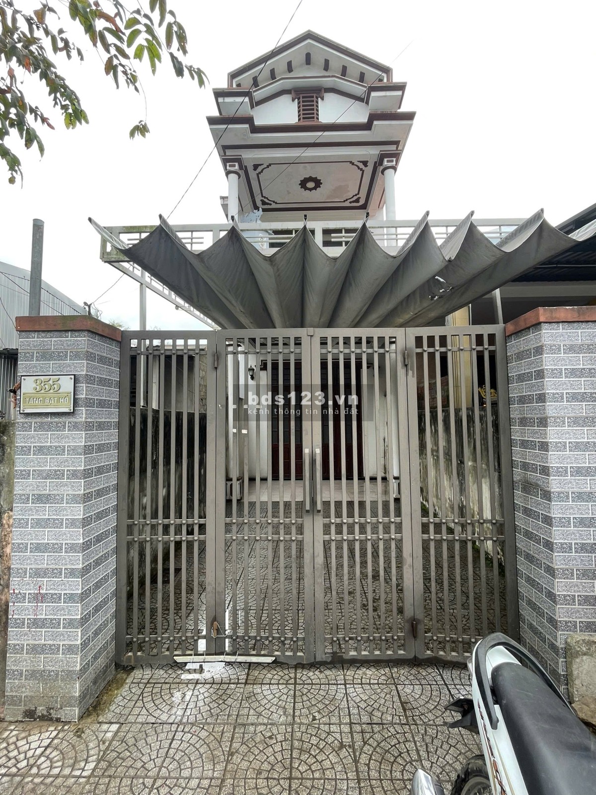 CHO THUÊ - Nhà mặt tiền 139m2, 4 phòng ngủ, cao ráo ko ngập lụt