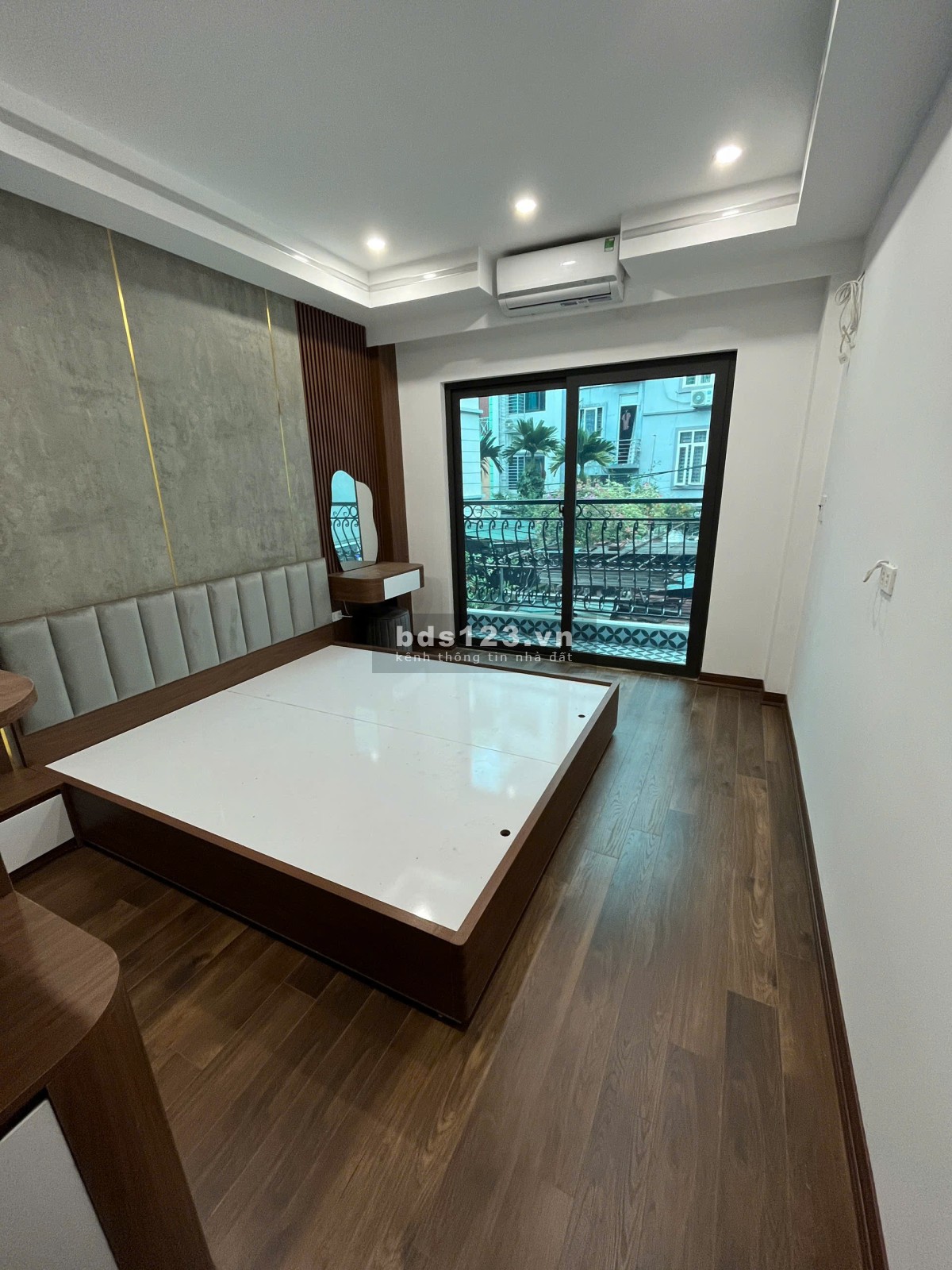 Bán gấp - Nhà cực rẻ Kim Giang - SĐCC nhỉnh 7 tỷ, cầu thang máy chạy vù vù