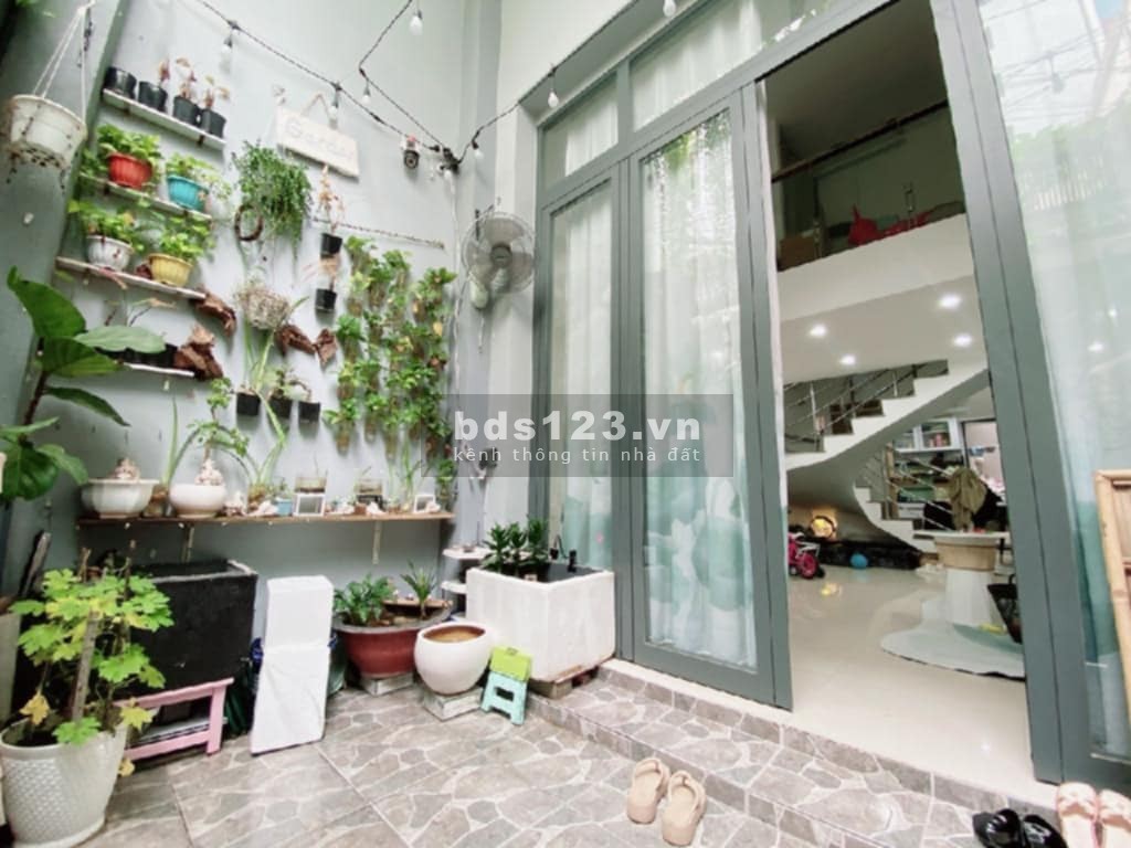 Nhà bán chính chủ, miễn trung gian, 50m2 gồm 1 trệt 1 lửng 1 lầu