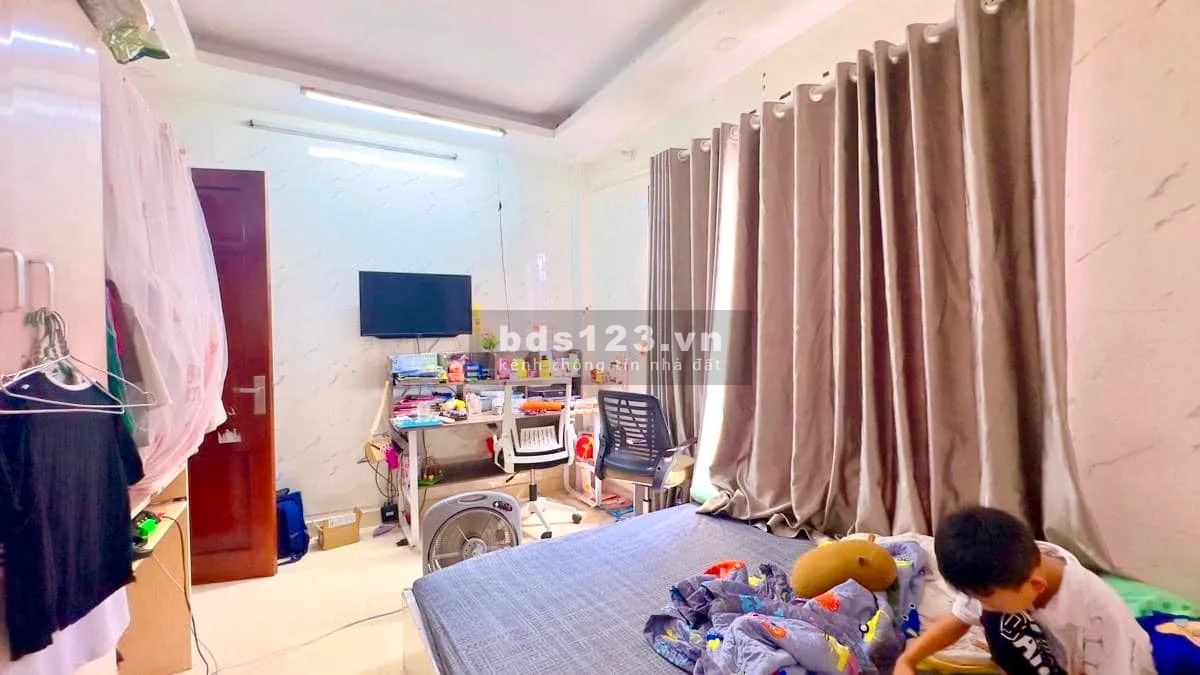 Bán nhà 5 tầng x 41m2, mặt tiền 4m giá chỉ hơn 6 tỷ, ngõ ba gác cách ô tô 5m Tựu Liệt, Thanh Trì