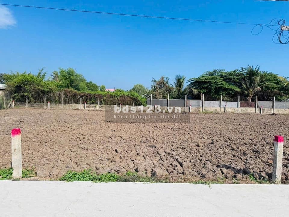 Bán nhanh đất đẹp thổ cư tại đường DT833, Bình Lãng, Tân Trụ DT 100m2, giá 700 triệu