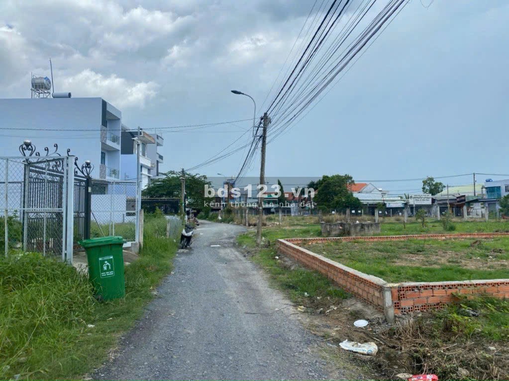Bán gấp 8 lô đất đẹp, đường Tập Đoàn 8, Bình Chánh, diện tích 100m² tùy nền, giá chỉ từ 800 triệu/lô