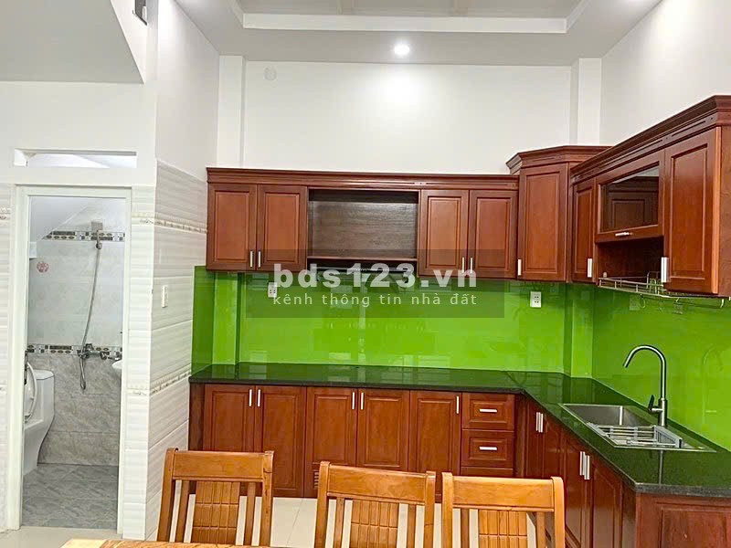 Bán nhà Gò Vấp lô góc ngang 5m, xe hơi đậu trong sân nhà (hẻm 10m)