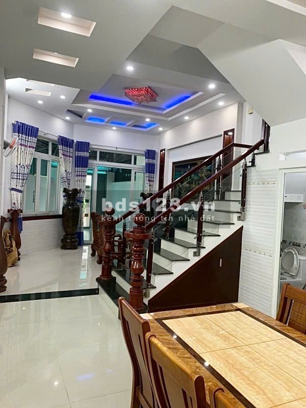 Bán nhà Gò Vấp lô góc ngang 5m, xe hơi đậu trong sân nhà (hẻm 10m)