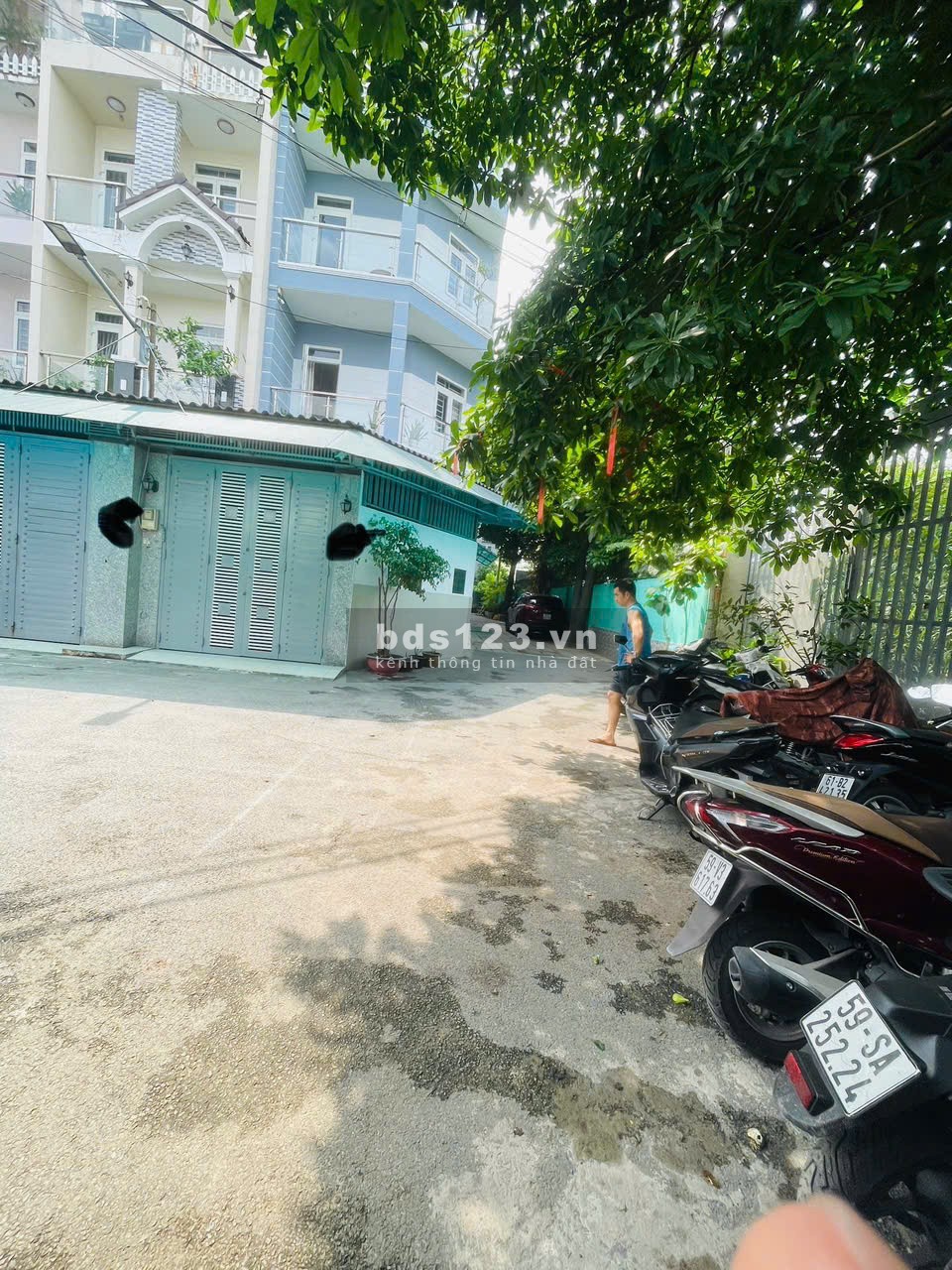 Bán nhà Gò Vấp lô góc ngang 5m, xe hơi đậu trong sân nhà (hẻm 10m)
