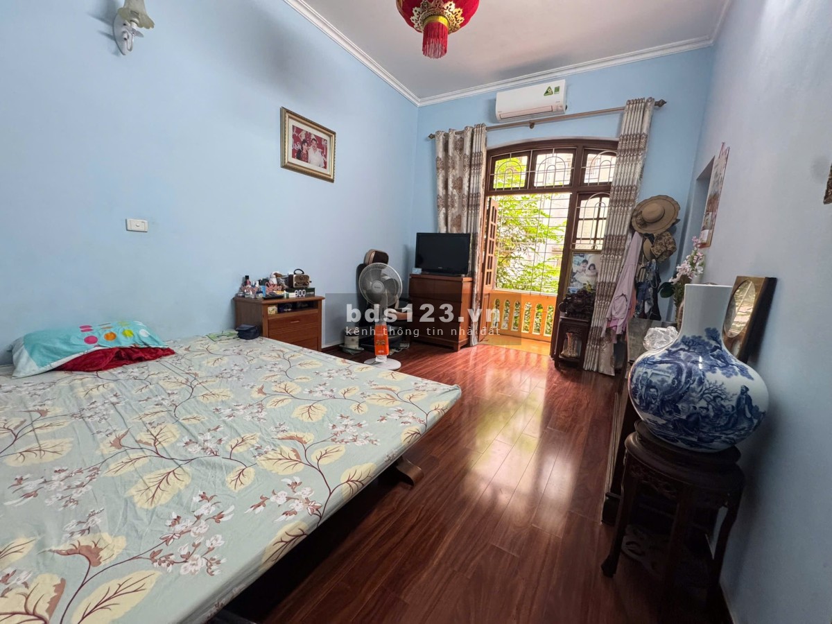 Bán Nhà Võng Thị, Bưởi, Tây Hồ, Ba Bước Ra Ô Tô, Mặt Tiền Rộng 5.6 m, 80m², Giá Chỉ 21 Tỷ