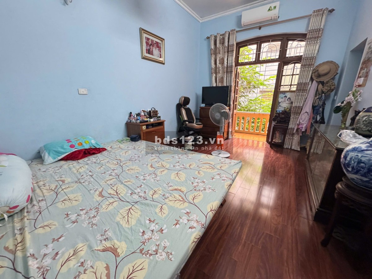 Bán Nhà Võng Thị, Bưởi, Tây Hồ, Ba Bước Ra Ô Tô, Mặt Tiền Rộng 5.6 m, 80m², Giá Chỉ 21 Tỷ