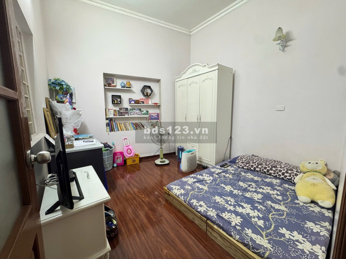 Bán Nhà Võng Thị, Bưởi, Tây Hồ, Ba Bước Ra Ô Tô, Mặt Tiền Rộng 5.6 m, 80m², Giá Chỉ 21 Tỷ