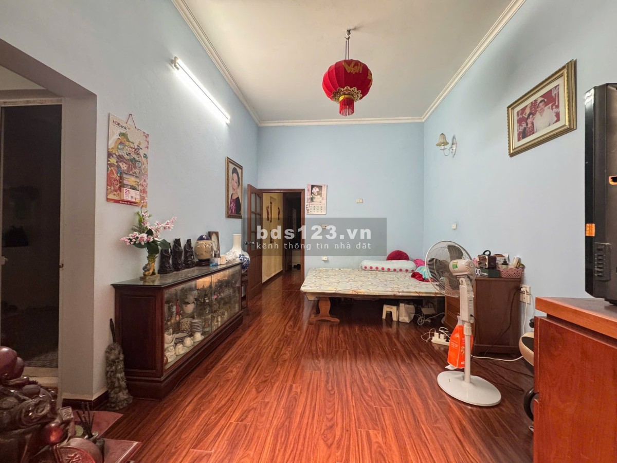 Bán Nhà Võng Thị, Bưởi, Tây Hồ, Ba Bước Ra Ô Tô, Mặt Tiền Rộng 5.6 m, 80m², Giá Chỉ 21 Tỷ