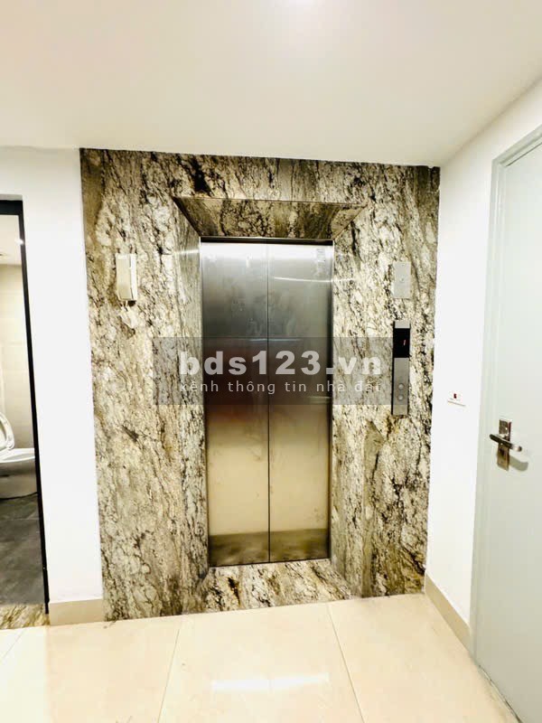 Cơ Hội Mua Và Sở Hữu Toà Văn Phòng Phố ViP Văn Cao Ba Đình Dòng Tiền ~ 2,4 tỷ