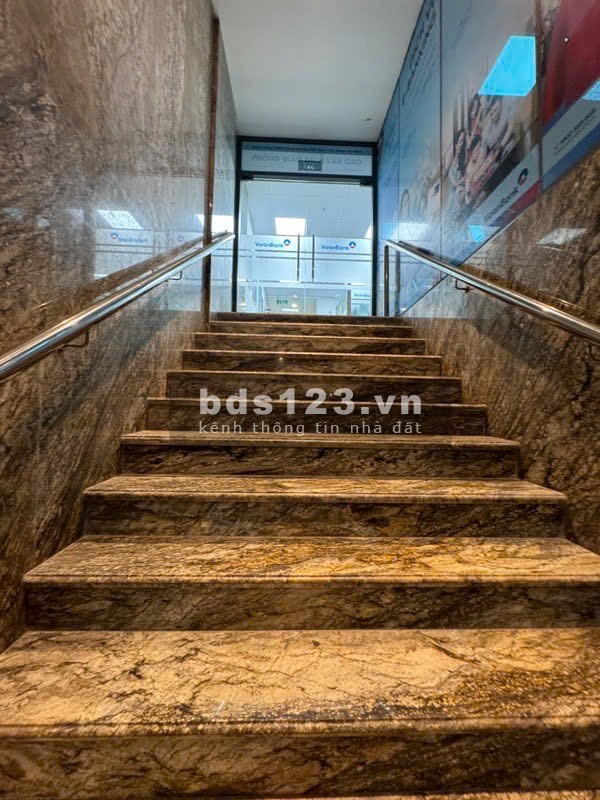 Cơ Hội Mua Và Sở Hữu Toà Văn Phòng Phố ViP Văn Cao Ba Đình Dòng Tiền ~ 2,4 tỷ