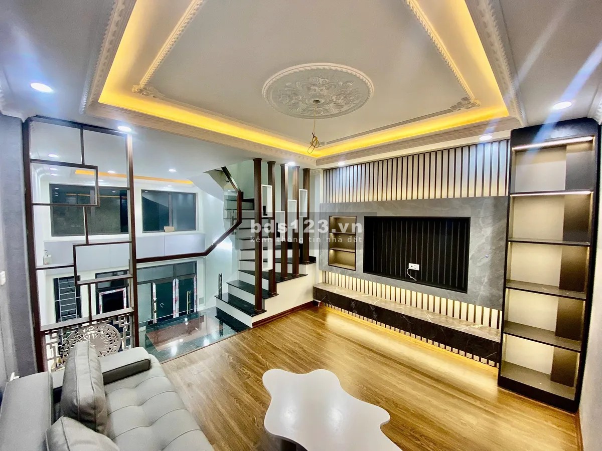 Nhà đẹp 5 tầng, diện tích 38m2 mặt tiền 4m, giá 6.15 tỷ đường Ngọc Hồi, Tứ Hiệp
