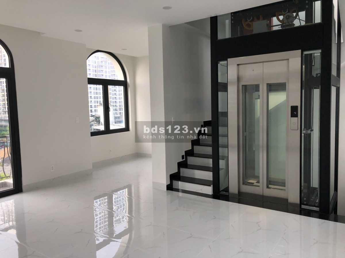 CHO THUÊ NHÀ PHỐ TRỤC D9 TRỤC ĐƯỜNG MÁT MẺ ĐÔNG ĐÚC NHẤT KHU VINHOMES, CÓ THỂ CHO THUÊ LẠI TẦNG