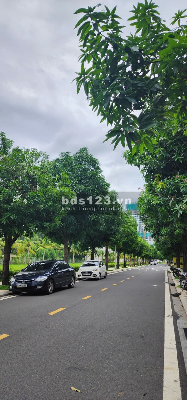 CHO THUÊ NHÀ PHỐ TRỤC D9 TRỤC ĐƯỜNG MÁT MẺ ĐÔNG ĐÚC NHẤT KHU VINHOMES, CÓ THỂ CHO THUÊ LẠI TẦNG