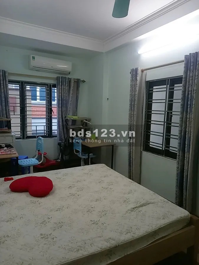 Nhỉnh 4 tỷ nhà 4 tầng Ngọc Hồi, 42m2 mặt tiền 4m, ô tô đỗ cách 50m