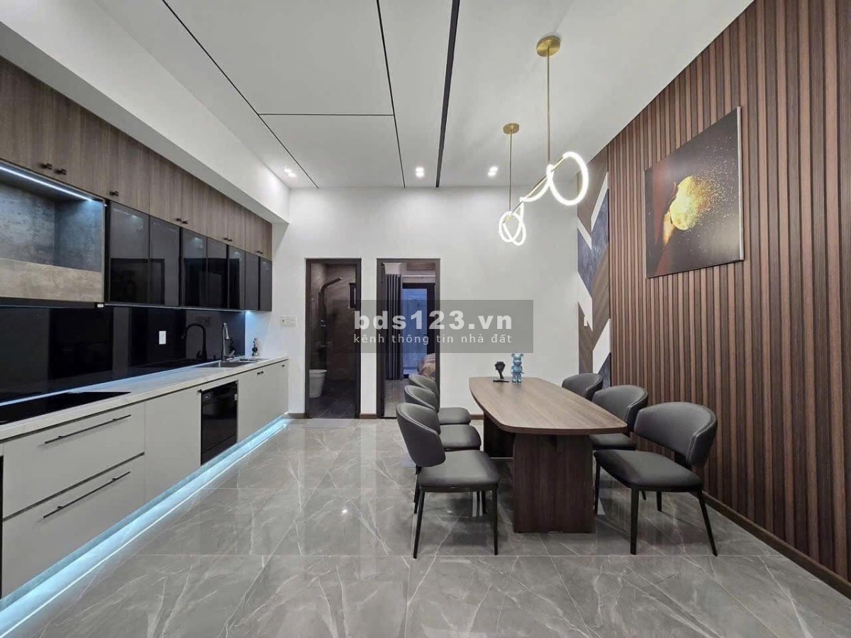 Nhà 1 trệt 2 lầu - Sổ riêng - Gần Aeon TP Tân An - Full nội thất – Giá chỉ 2 tỷ 3