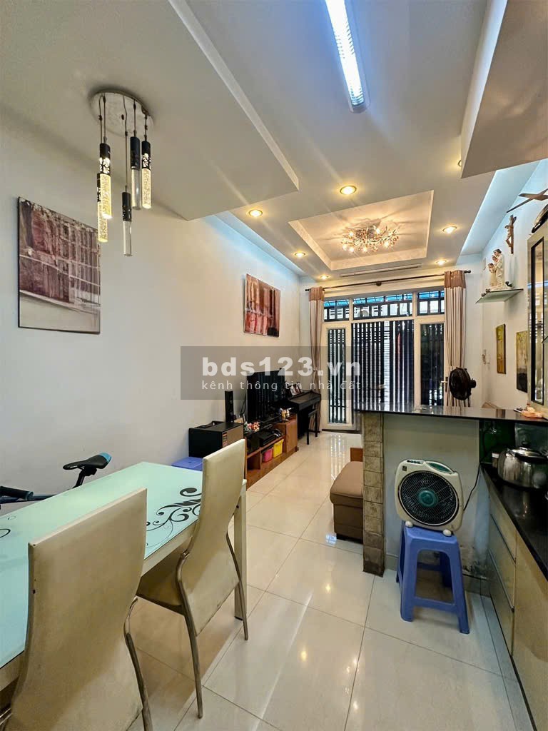 Bán Nhà HXH Nguyễn Đình Chiểu 4 tầngX 36 M2 nhỉnh 8 tỷ. Phường 4, Quận 3.Nhà đẹp giao ngay