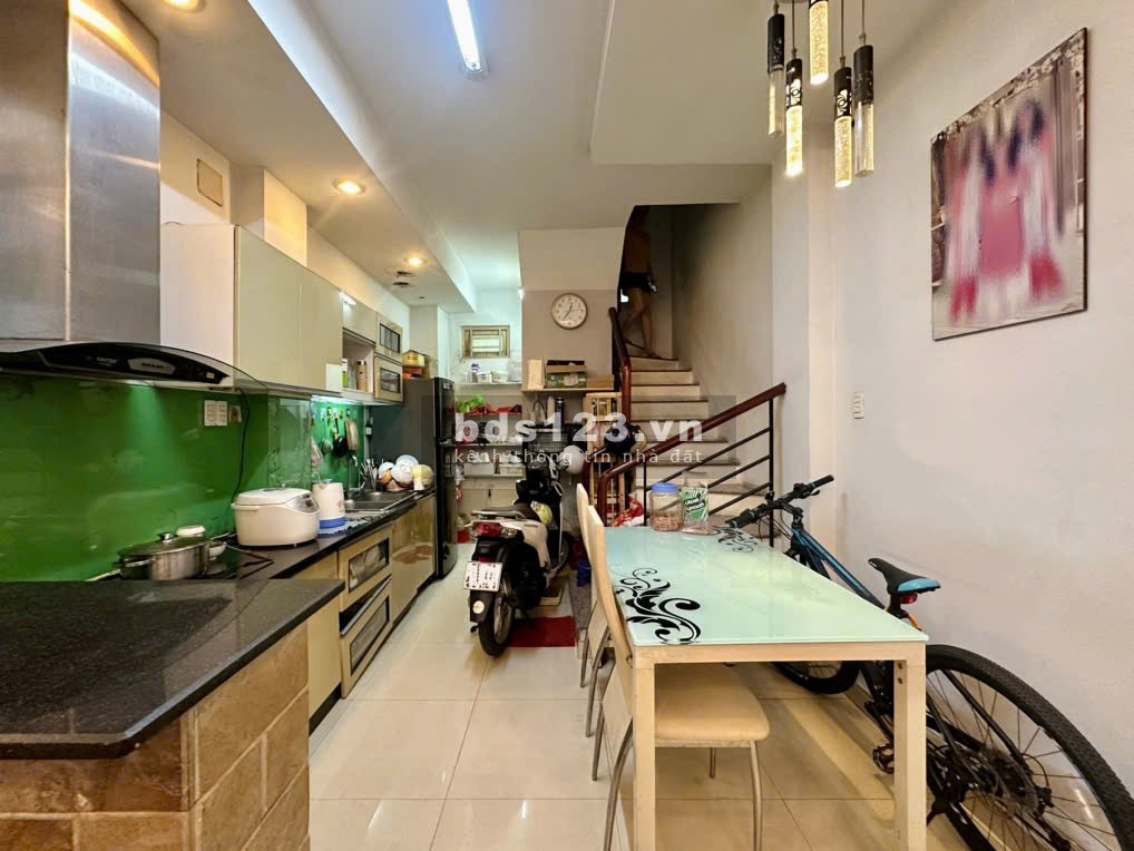 Bán Nhà HXH Nguyễn Đình Chiểu 4 tầngX 36 M2 nhỉnh 8 tỷ. Phường 4, Quận 3.Nhà đẹp giao ngay