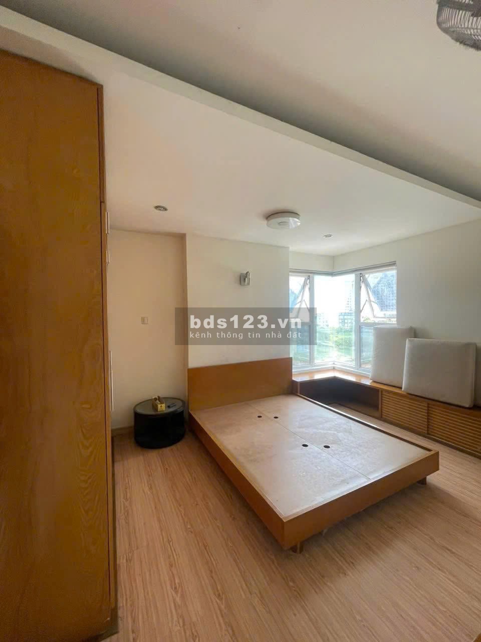 Chung cư Hoa Sen, Lạc Long Quân,Q11: 77m2, 2p ngủ, full NT,10tr