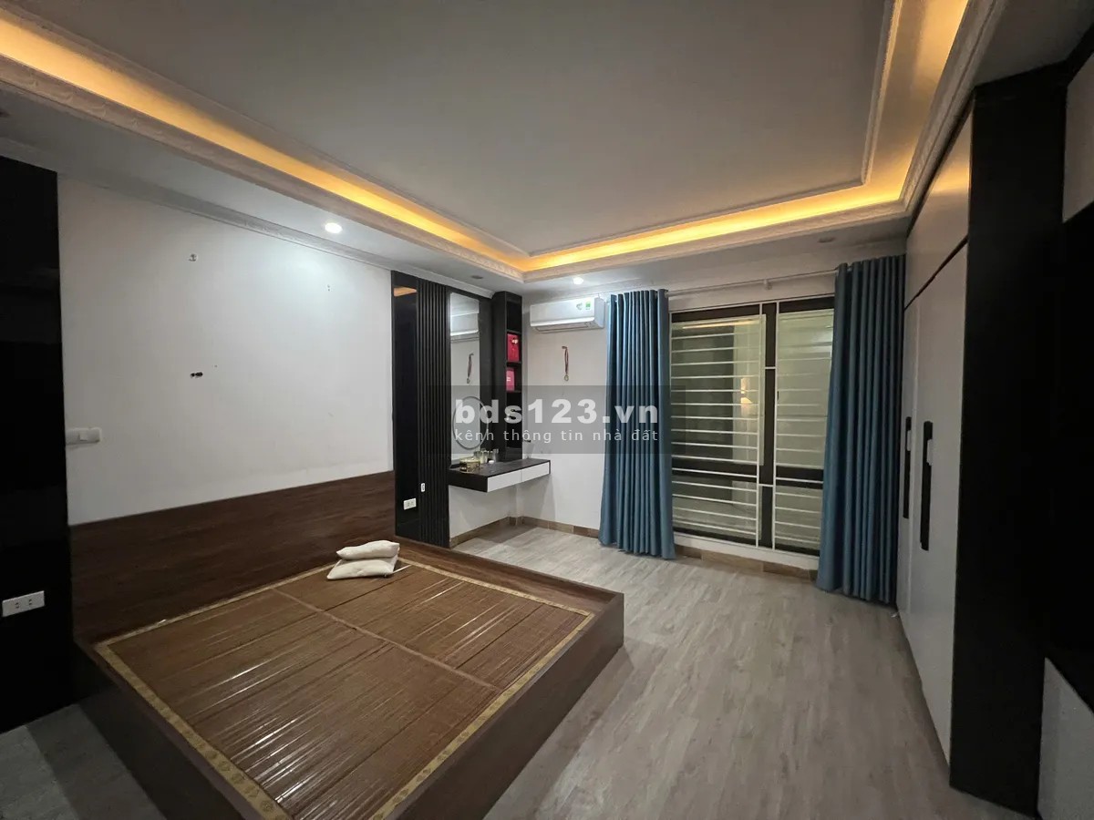 Bán nhà Ngọc Hồi 30m2, 5 tầng, mặt tiền 4.3m ngõ ô tô tránh, giá 5.5 tỷ