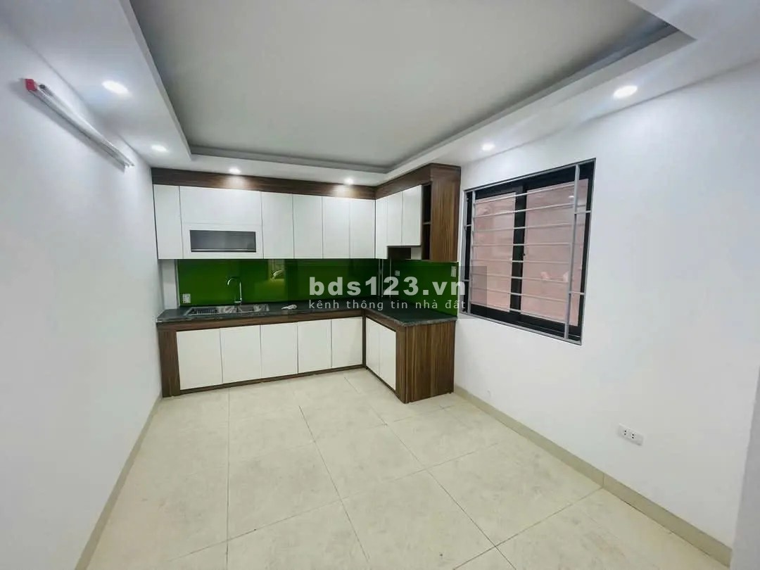 Bán gấp nhà 35m2, 4 tầng Ngọc Hồi, ngõ ô tô giá chỉ 5,65 tỷ