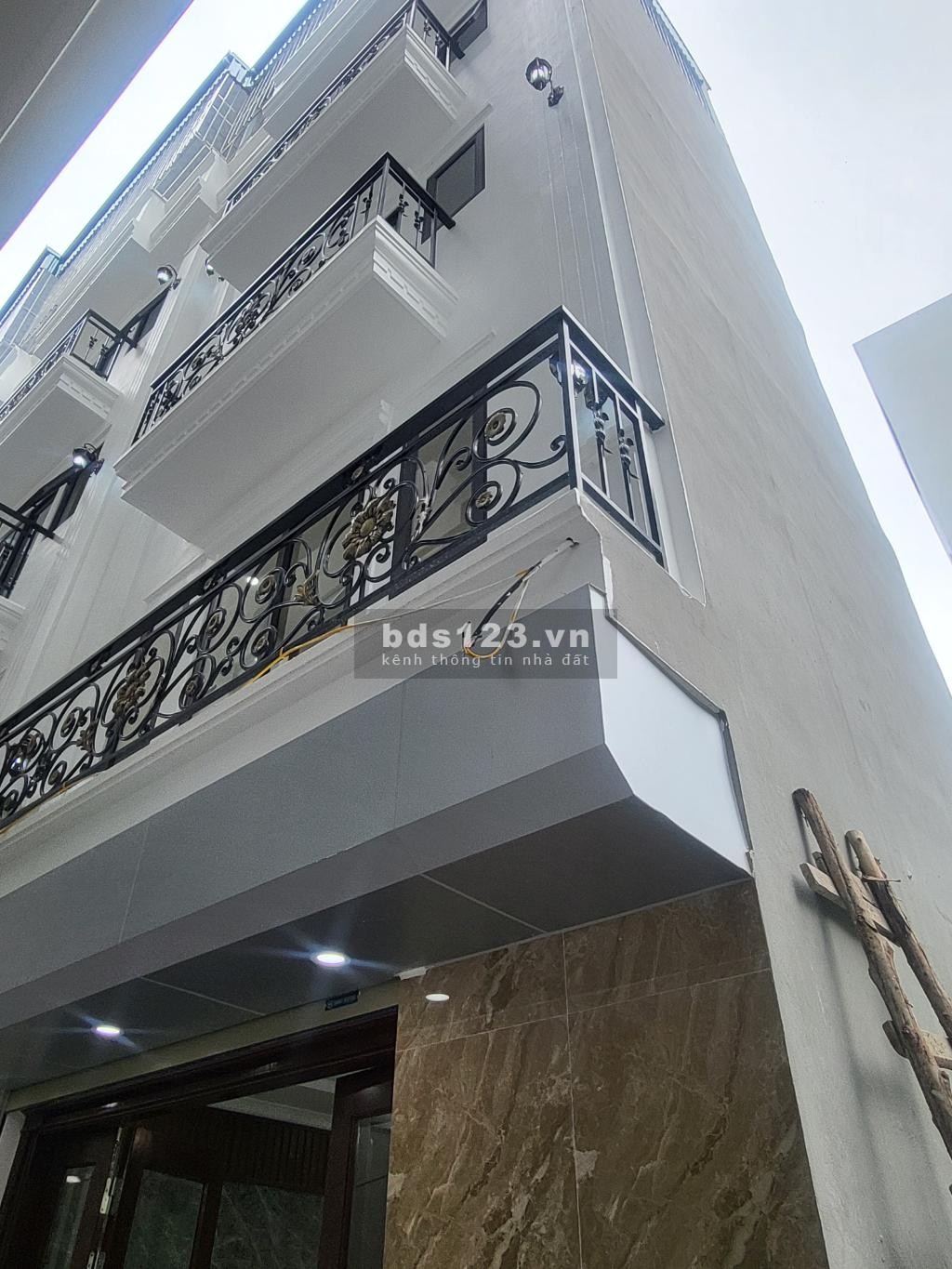 Giá đình có nhu cầu sử dụng tiền để làm ăn nên bán nhà 5 tầng Giá 5,9 tỷ