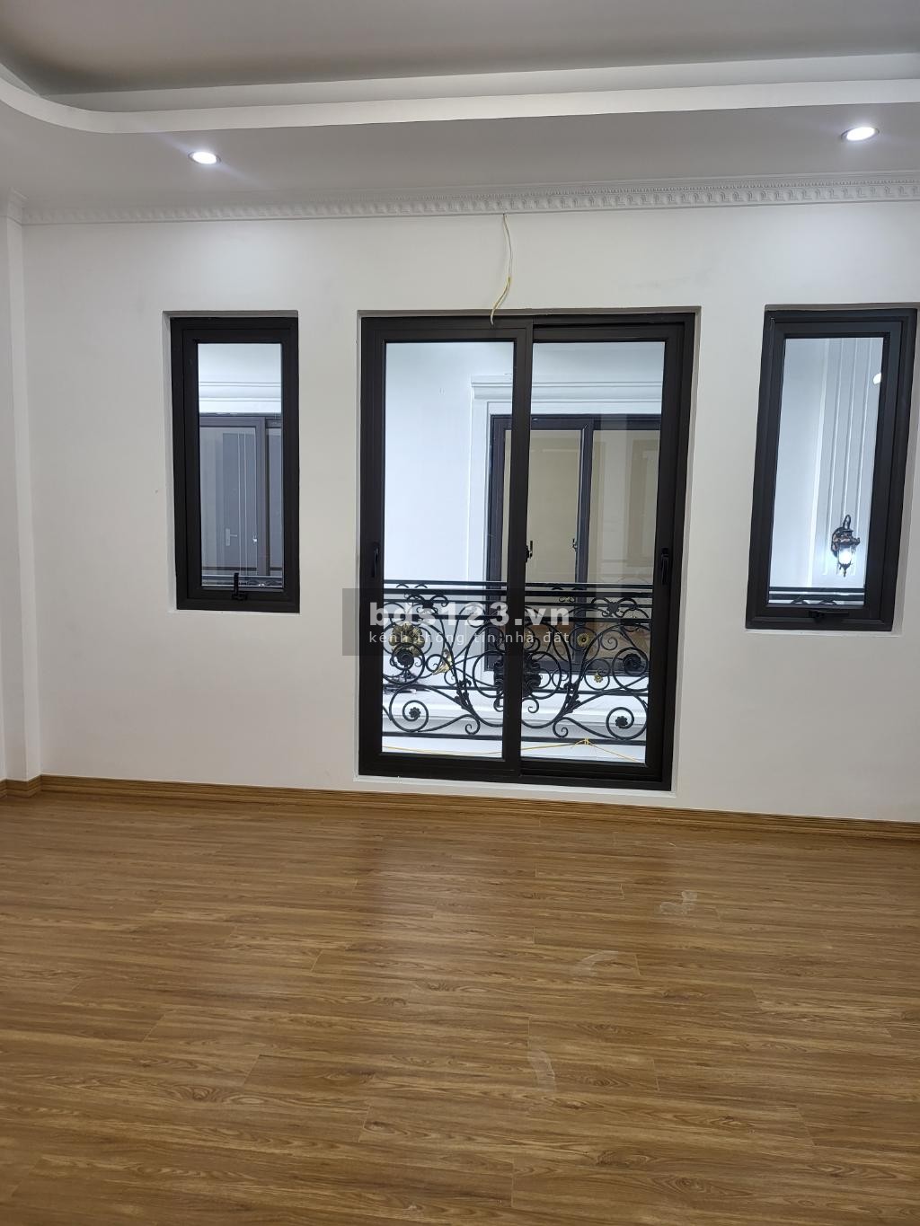 Giá đình có nhu cầu sử dụng tiền để làm ăn nên bán nhà 5 tầng Giá 5,9 tỷ