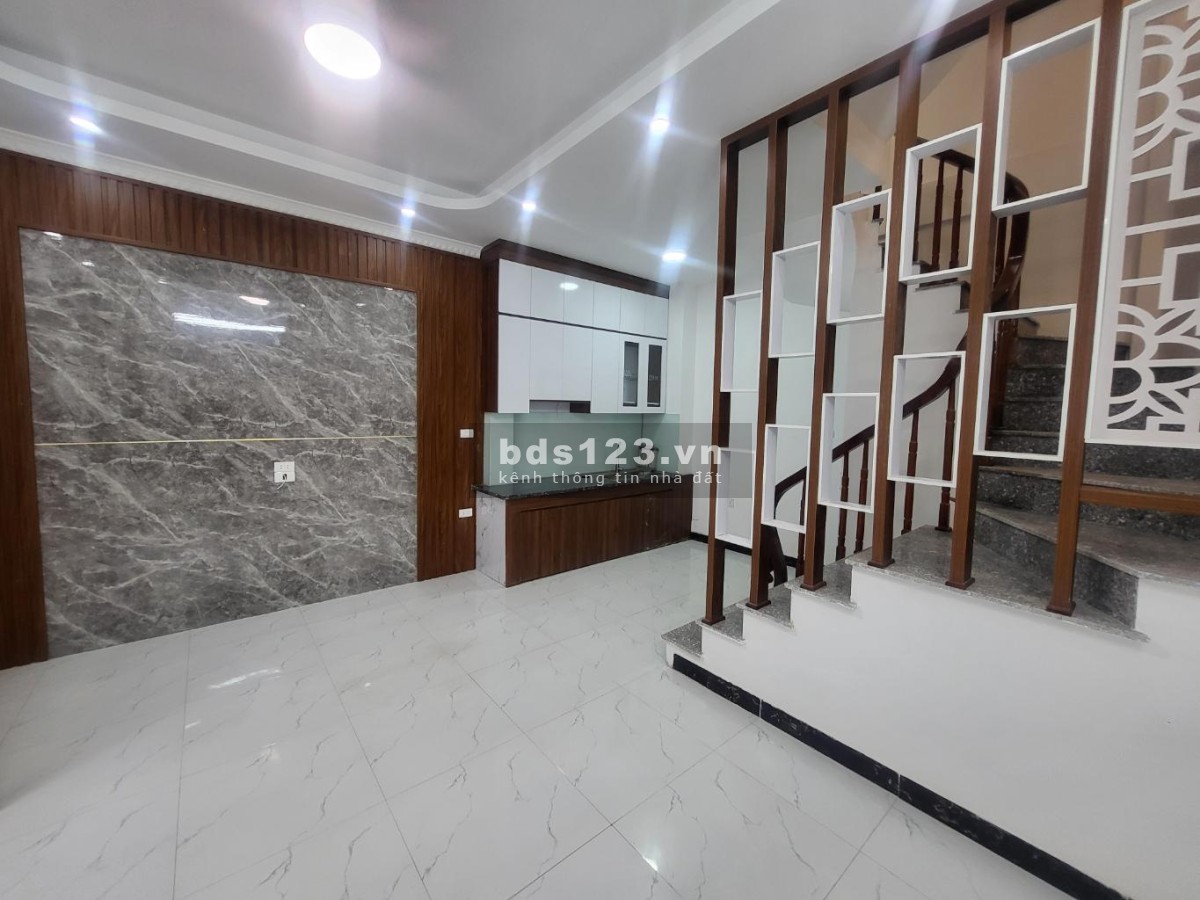 Giá đình có nhu cầu sử dụng tiền để làm ăn nên bán nhà 5 tầng Giá 5,9 tỷ