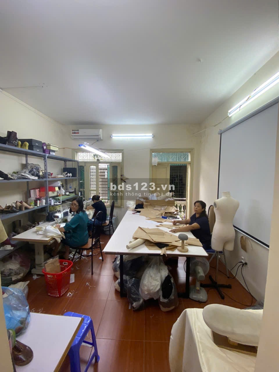 Cho thuê nhà 4 tầng tại Ngõ 84 Ngọc Khánh, Ba Đình. Kinh doanh hoặc CHDV. Chỉ 12tr