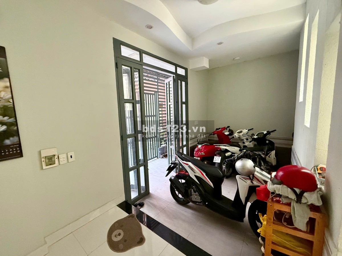 NHÀ ĐẸP – AN NINH – GIÁ TỐT – CHÍNH CHỦ - 70m2 - Huỳnh Tấn Phát Q7