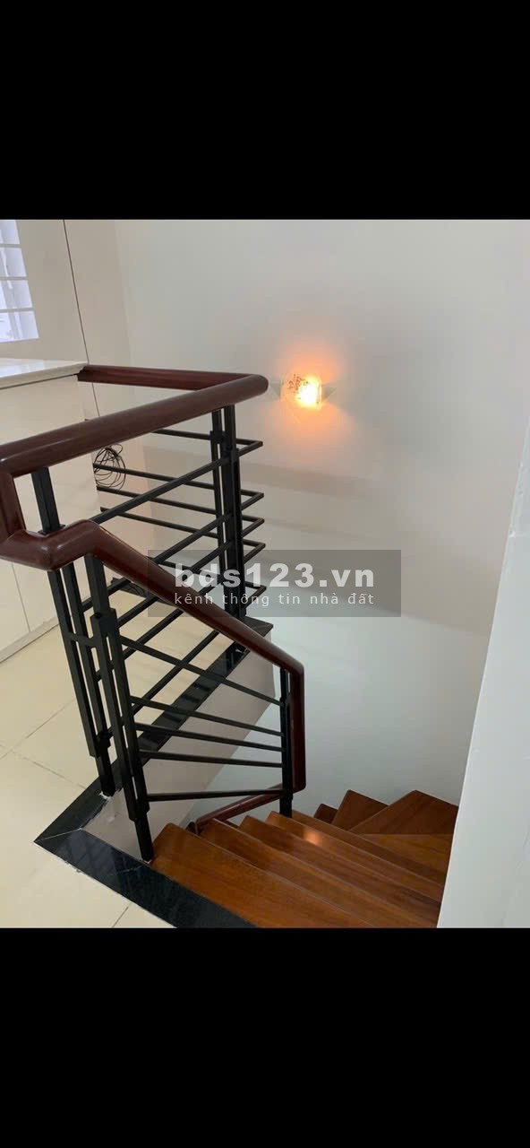 Bán nhà TK18/22 Nguyễn Cảnh Trân, Q1