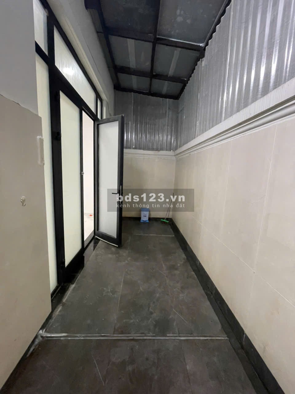 Tầng trệt 126m² nhà phố Vinhomes Grand Park – có máy lạnh âm trần – lối đi riêng