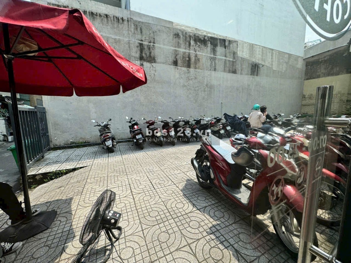 Bán căn nhà cấp 4 góc 2 mặt tiền Đỗ Xuân Hợp, Phước Long B, quận 9.