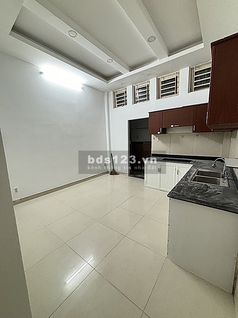 Chỉ 11.7 tỷ – Bán đất tặng nhà 2 tầng – Hẻm xe hơi Nguyễn Xí – P13, Bình Thạnh