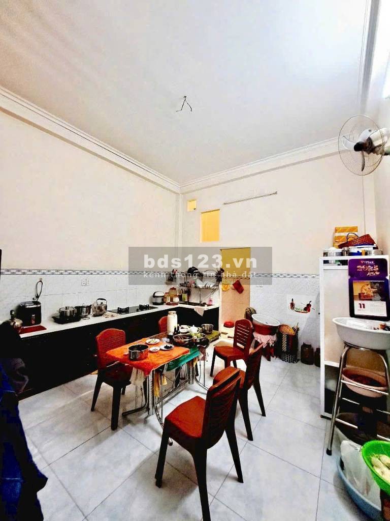 Chủ nhà cần tiền bán gấp căn 1 trệt 2 lầu, giá 1 tỷ 3