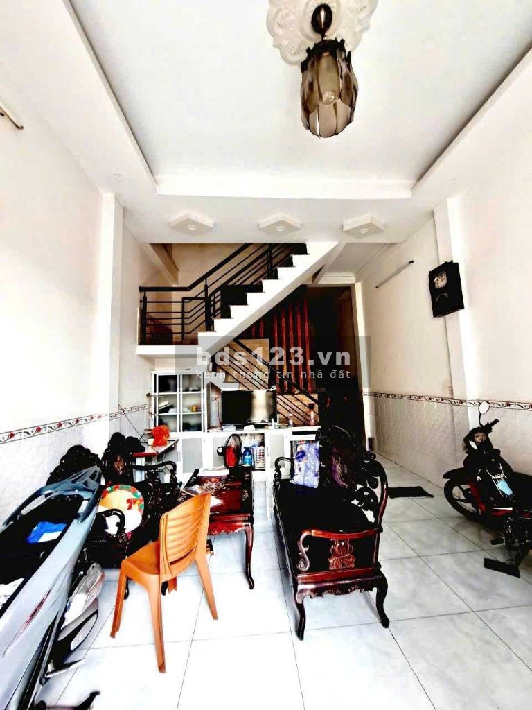 Chủ nhà cần tiền bán gấp căn 1 trệt 2 lầu, giá 1 tỷ 3