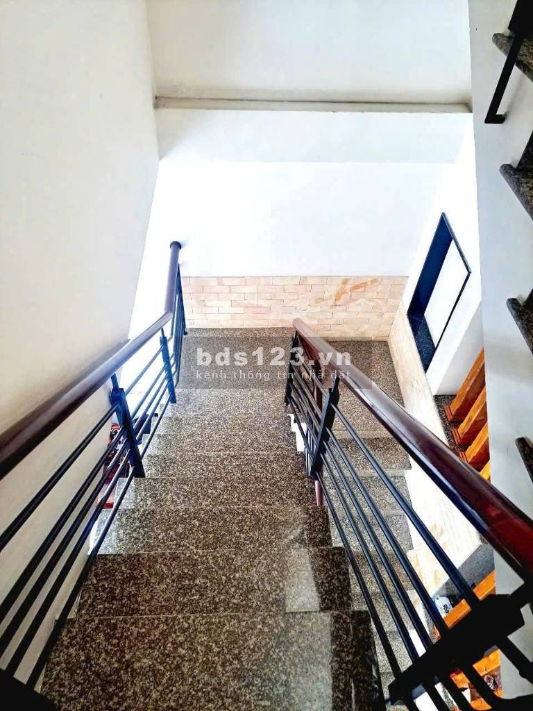 Chủ nhà cần tiền bán gấp căn 1 trệt 2 lầu, giá 1 tỷ 3
