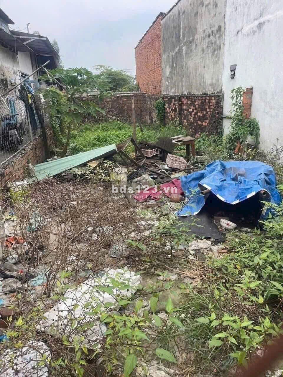 Đất Ngộp SHR, Chỉ Gần 1tỷ7 Cho 100m2, Khu Vực Đông Dân Cư, Hóc Môn