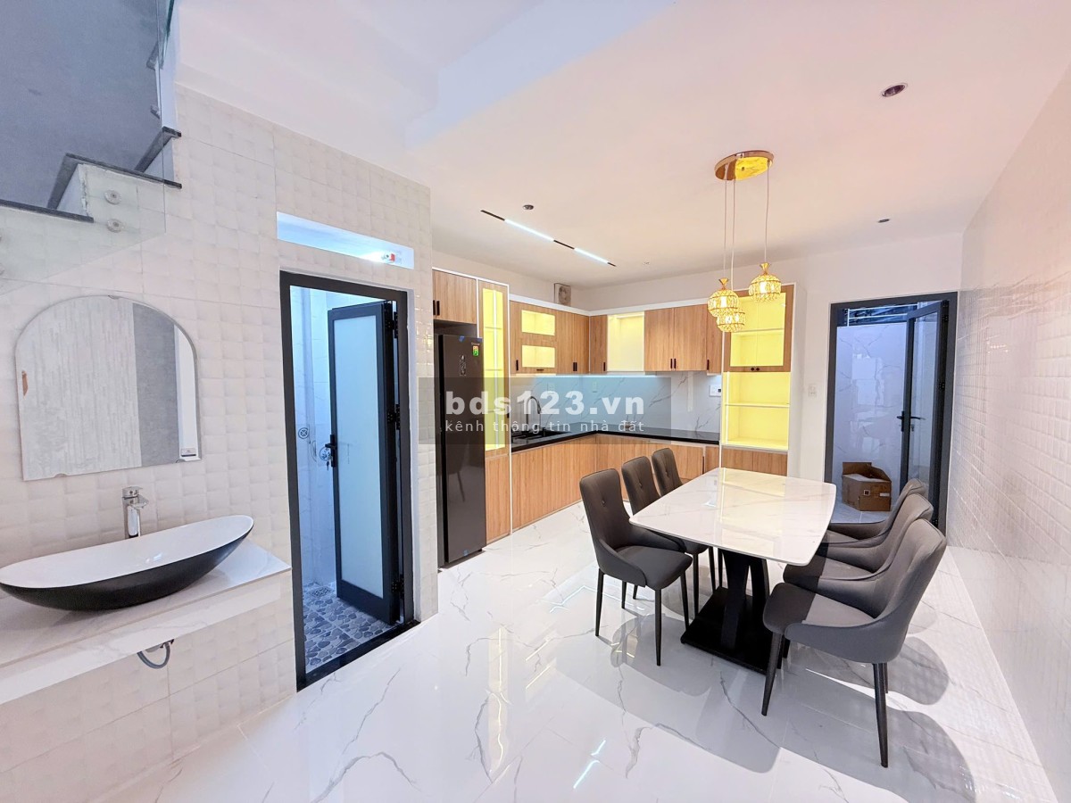 Bán nhà 3 tầng – K242 Tô Hiệu – Gần Hoàng Thị Loan