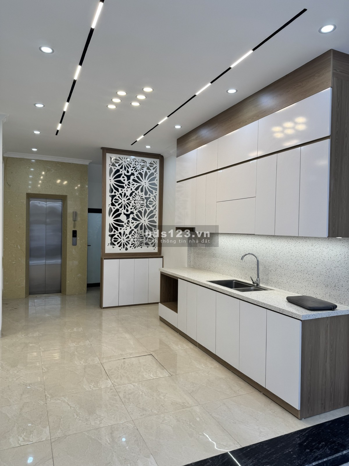 Siêu hiếm! Bán nhà mới xây Trịnh Văn Bô, Nam Từ Liêm 35m², 6 tầng, ôtô đỗ cửa, thang máy