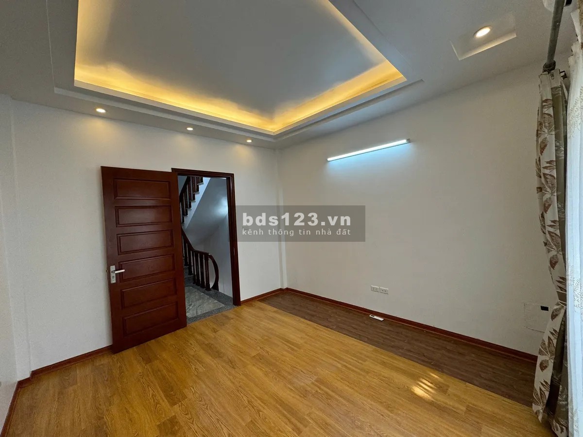Bán nhà Ngọc Hồi, 33m2 x 5 tầng, mặt tiền 4m, giá 5.4 tỷ